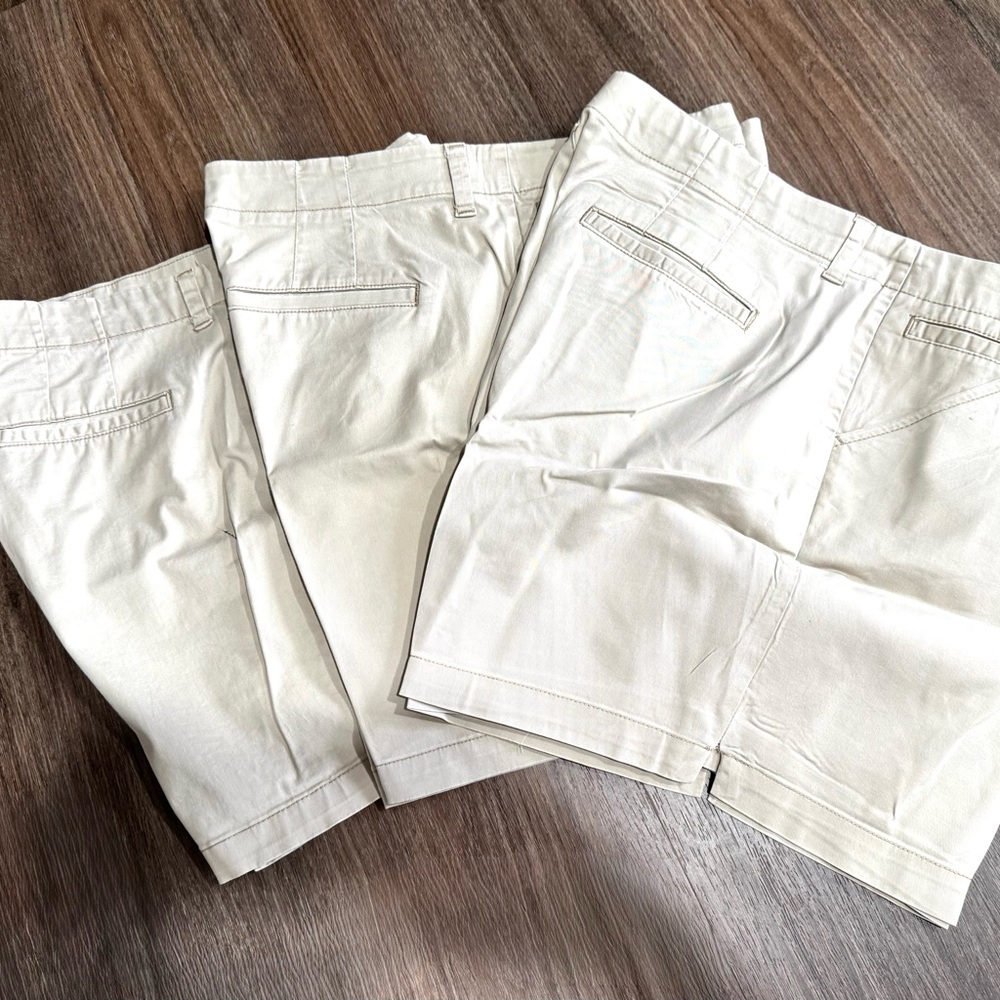 Lee Brand Women’s khaki (3) shorts size 16